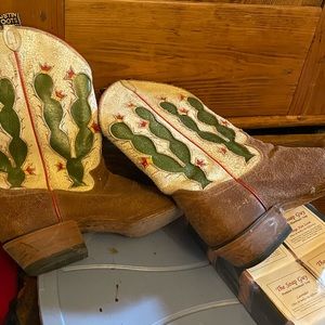 Boots with cactus- Vintage looking by Justin. Hard to find and so cute! YeeHaw!